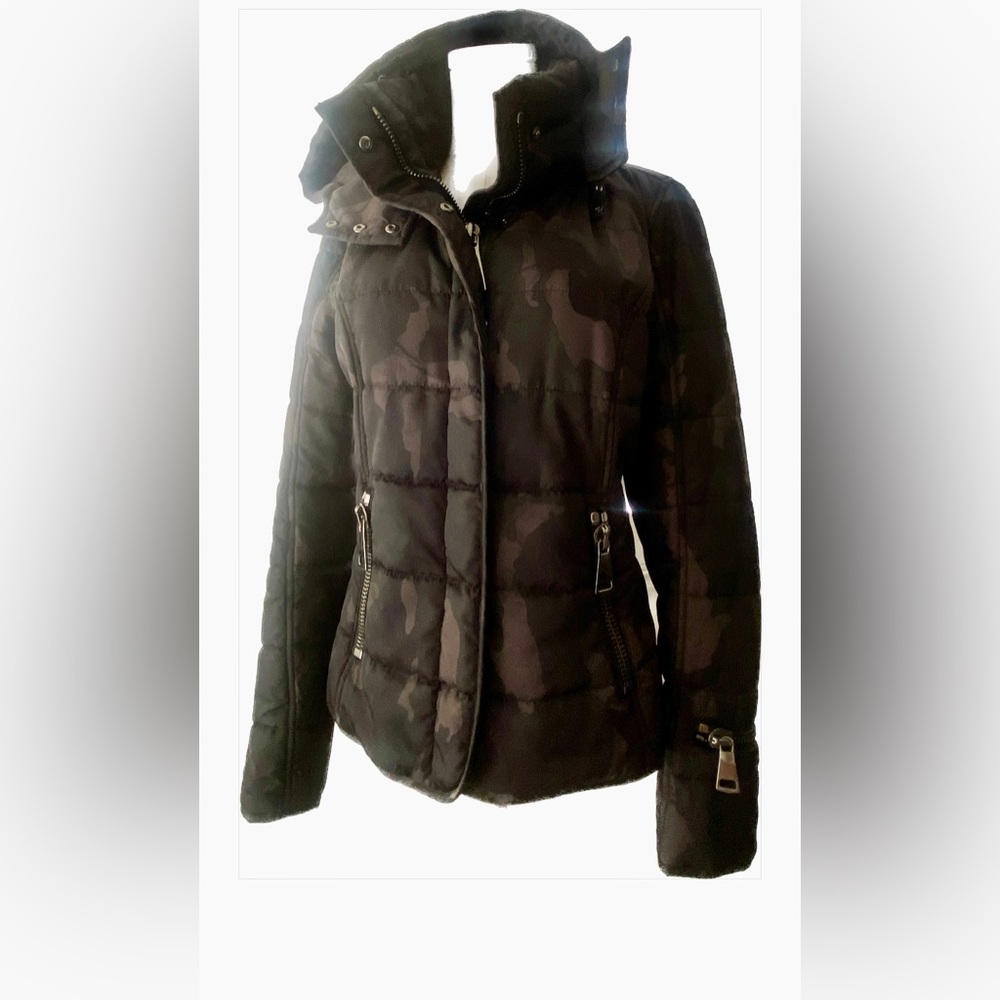 Authier women's camo ski/snowboard jacket Italian 42 (US 4/6)